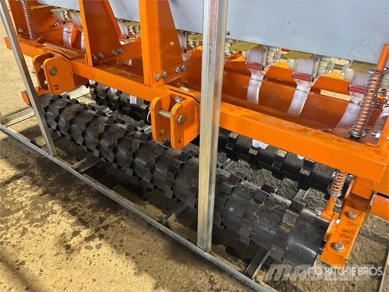 Arteer NSD-72W 72 in 3-Point & Skid Steer Seeder (Unused) Σπορείς