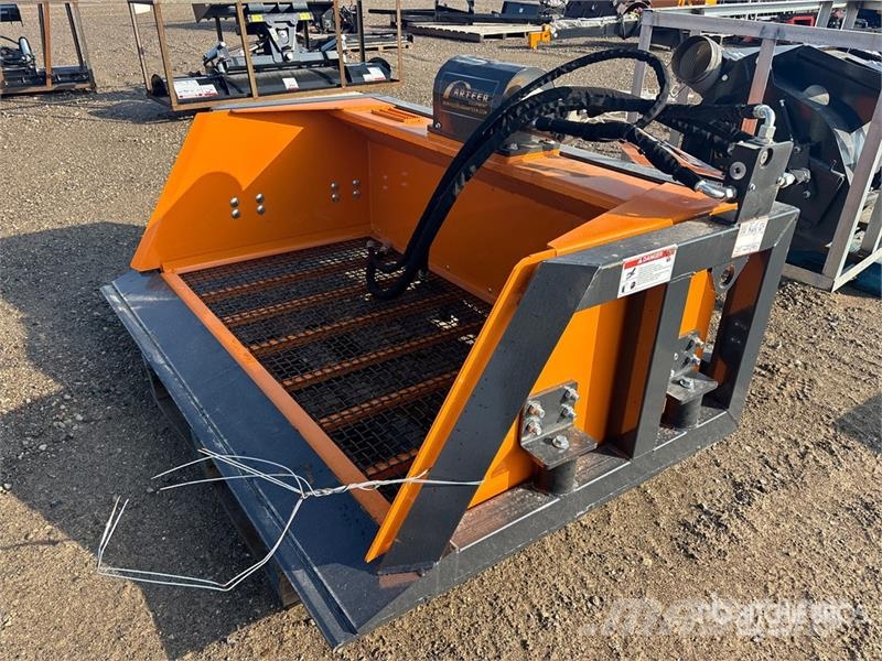Arteer SB-72W 72 in Skid Steer Screening Bucket (Unused) Puinbakken