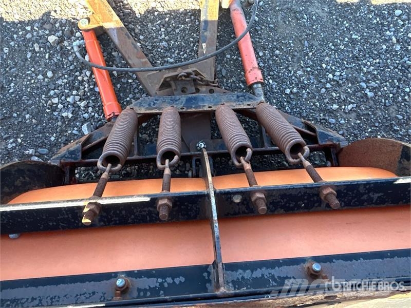  Artic 8 ft 2 Way Snow Plow Снігоочищувальні ножі та плуги
