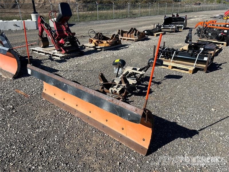  Artic 8 ft 2 Way Snow Plow Снігоочищувальні ножі та плуги
