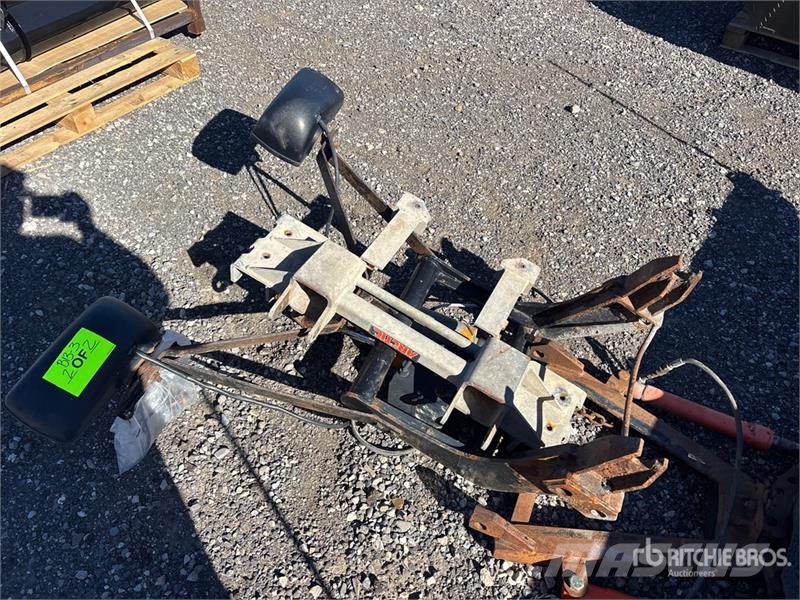  Artic 8 ft 2 Way Snow Plow Снігоочищувальні ножі та плуги