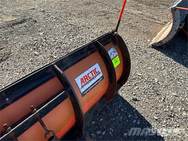  Artic 8 ft 2 Way Snow Plow Снігоочищувальні ножі та плуги