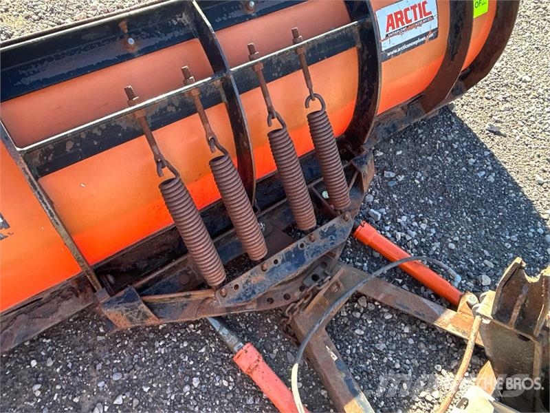  Artic 8 ft 2 Way Snow Plow Снігоочищувальні ножі та плуги
