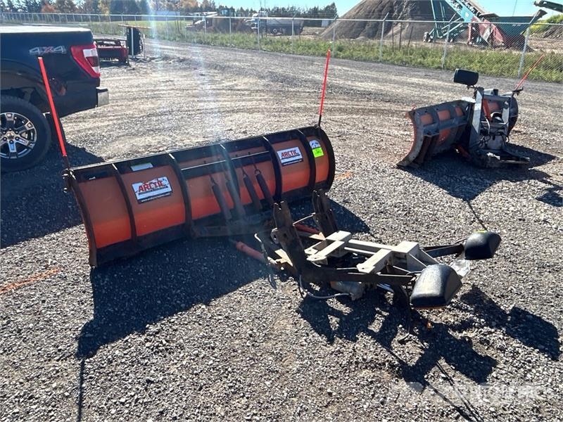  Artic 8 ft 2 Way Snow Plow Снігоочищувальні ножі та плуги