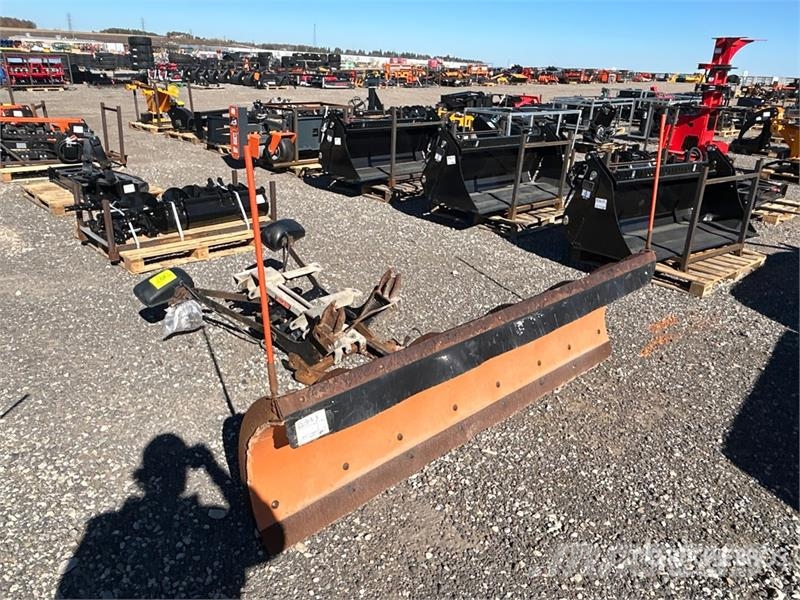  Artic 8 ft 2 Way Snow Plow Снігоочищувальні ножі та плуги
