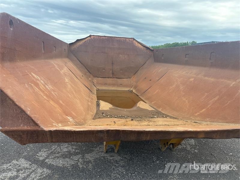  Articulated Dump Truck Body - Fits Cat 740B Drugi deli