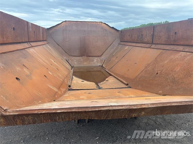 Articulated Dump Truck Body - Fits Cat 740B Drugi deli