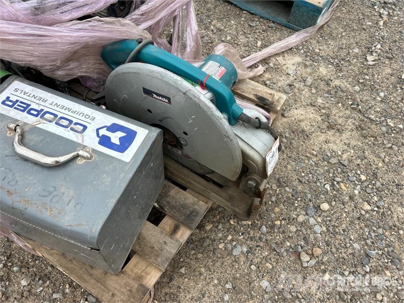  Assortment of gas pumps and heaters مكونات أخرى
