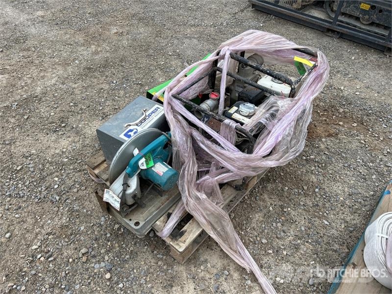  Assortment of gas pumps and heaters مكونات أخرى
