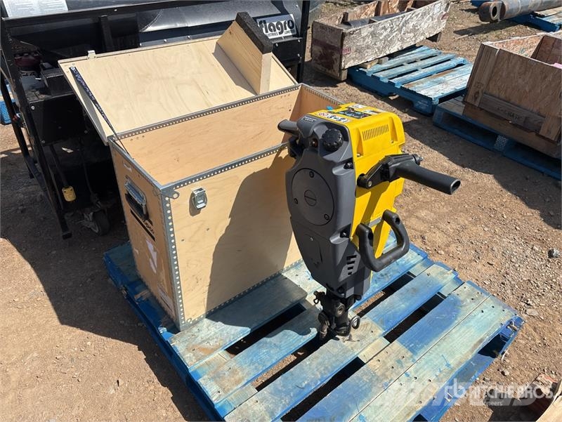 Atlas Copco Cobra Combi Demolition Breaker Meißelgrubber