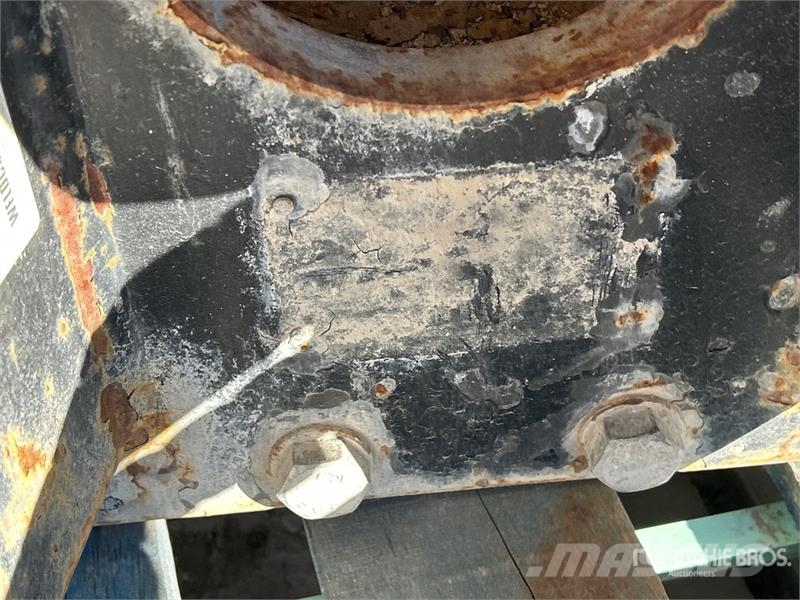 Atlas Copco DC400 24 in Q/C Hydraulic Drum Cutter Otros componentes