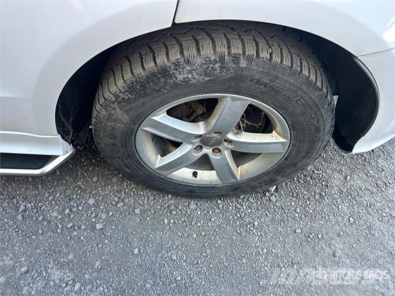 Audi Q5 AWD SUV (Inoperable) Cars