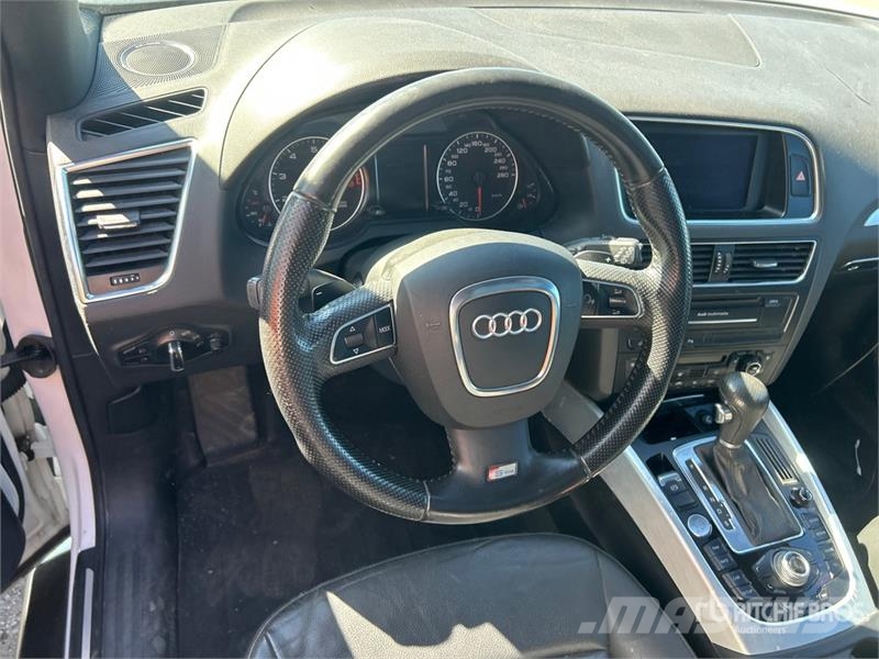 Audi Q5 AWD SUV (Inoperable) Cars