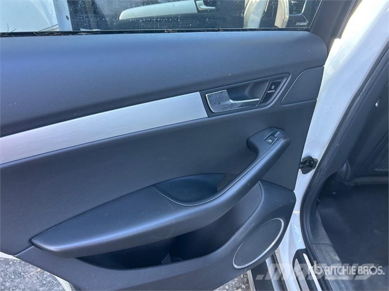 Audi Q5 AWD SUV (Inoperable) Cars
