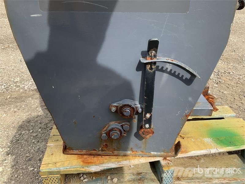  Bauman 1140P Salt Spreader - Fits Tractor Разстилачки на пясък и сол
