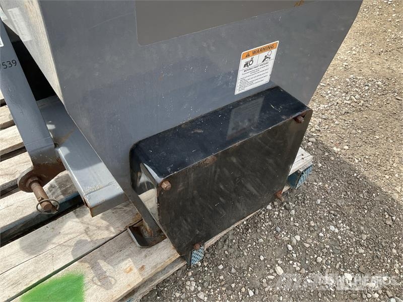 Bauman 1140P Salt Spreader - Fits Tractor Sableuse et saleuse