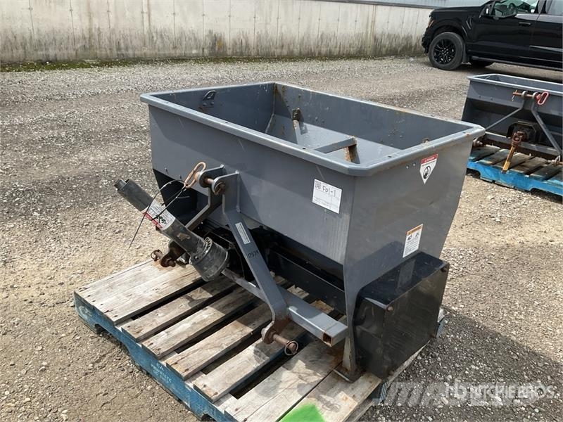Bauman 1140P Salt Spreader - Fits Tractor Sableuse et saleuse