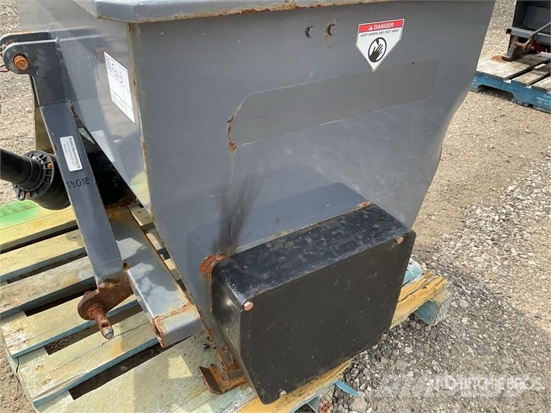  Bauman 1140P Salt Spreader - Fits Tractor Разстилачки на пясък и сол