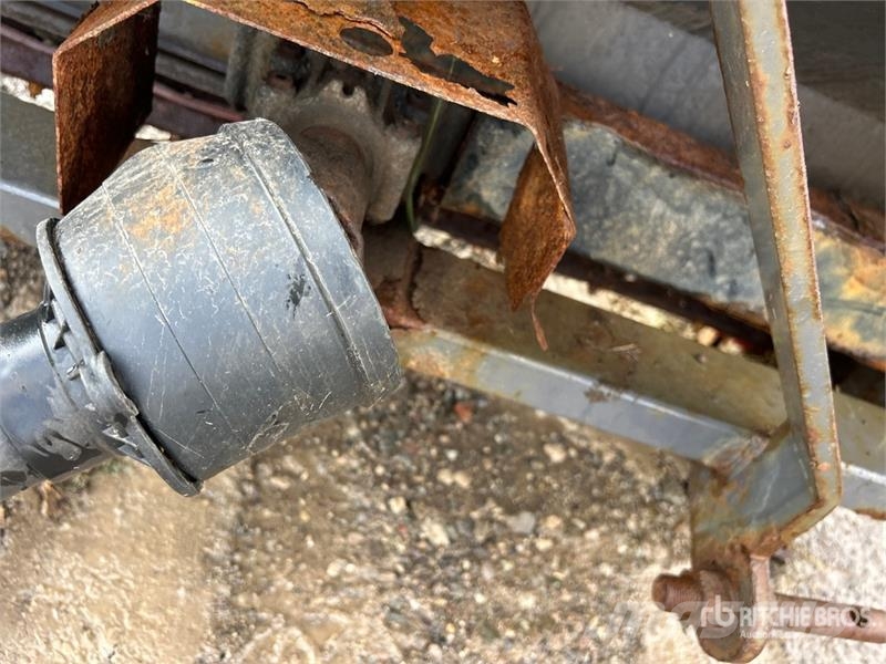  Bauman Salt Spreader Zand- en zoutstrooimachines