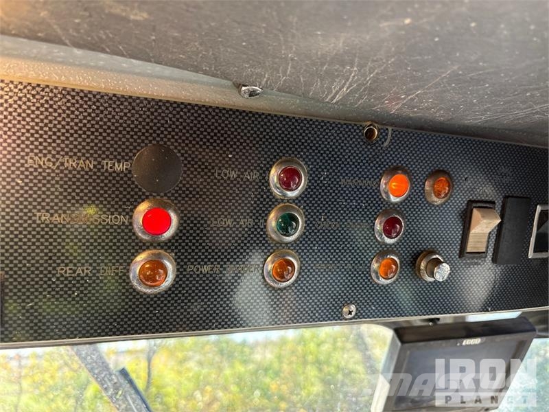 Bay-Lynx Multi Cat on Phoenix 12x4 Stone Spreader 加气混凝土生产设备/制砖机