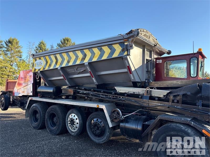 Bay-Lynx Multi Cat on Phoenix 12x4 Stone Spreader 加气混凝土生产设备/制砖机
