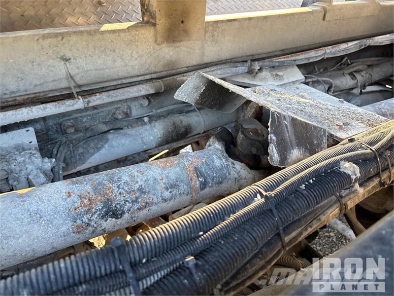 Bay-Lynx Multi Cat on Phoenix 12x4 Stone Spreader 加气混凝土生产设备/制砖机