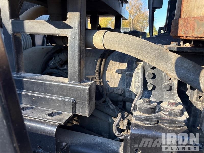 Bay-Lynx Multi Cat on Phoenix 12x4 Stone Spreader 加气混凝土生产设备/制砖机