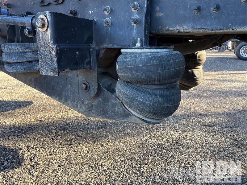 Bay-Lynx Multi Cat on Phoenix 12x4 Stone Spreader 加气混凝土生产设备/制砖机