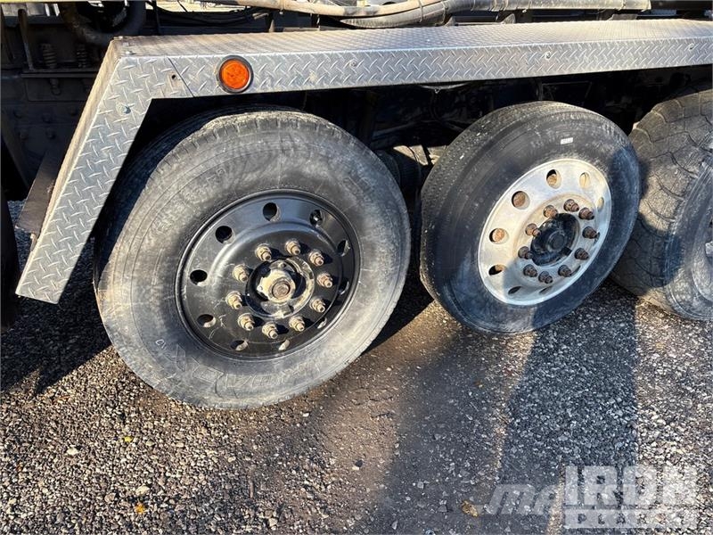 Bay-Lynx Multi Cat on Phoenix 12x4 Stone Spreader 加气混凝土生产设备/制砖机