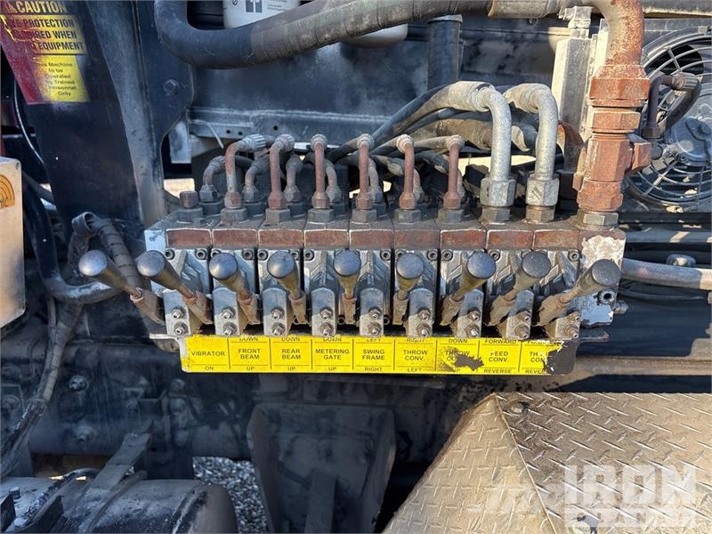 Bay-Lynx Multi Cat on Phoenix 12x4 Stone Spreader 加气混凝土生产设备/制砖机