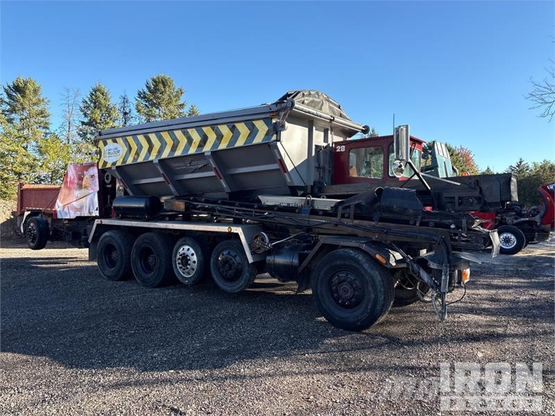 Bay-Lynx Multi Cat on Phoenix 12x4 Stone Spreader 加气混凝土生产设备/制砖机