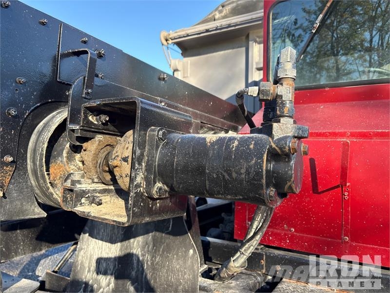 Bay-Lynx Multi Cat on Phoenix 12x4 Stone Spreader 加气混凝土生产设备/制砖机