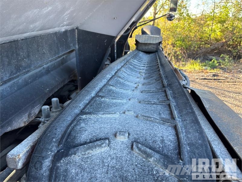 Bay-Lynx Multi Cat on Phoenix 12x4 Stone Spreader 加气混凝土生产设备/制砖机