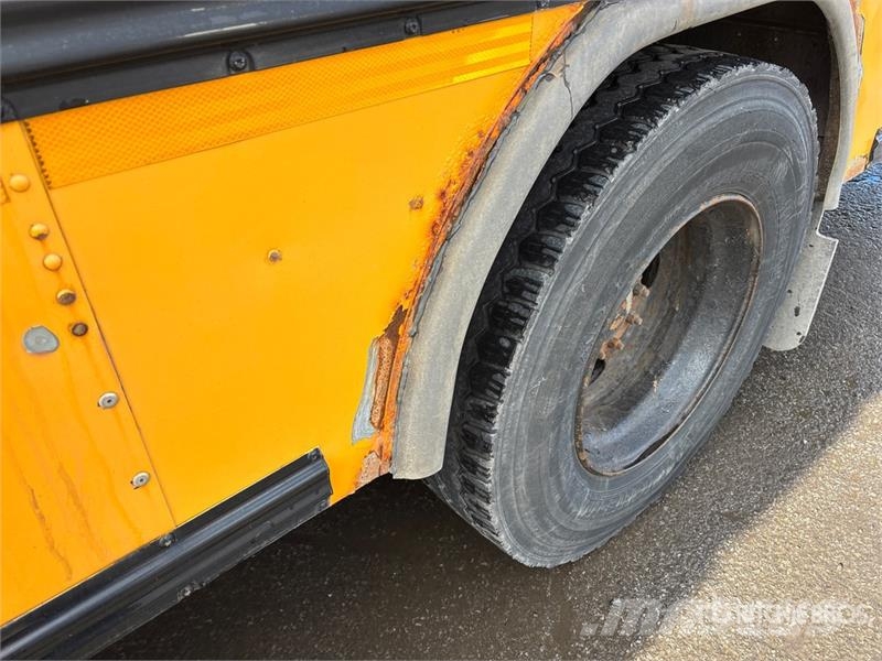 Blue Bird 4x2 72-Seat School Bus Minibusy