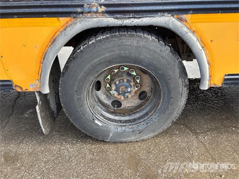 Blue Bird 4x2 72-Seat School Bus Minibusy