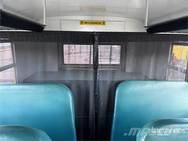 Blue Bird 4x2 84-Seat School Bus Minibusy