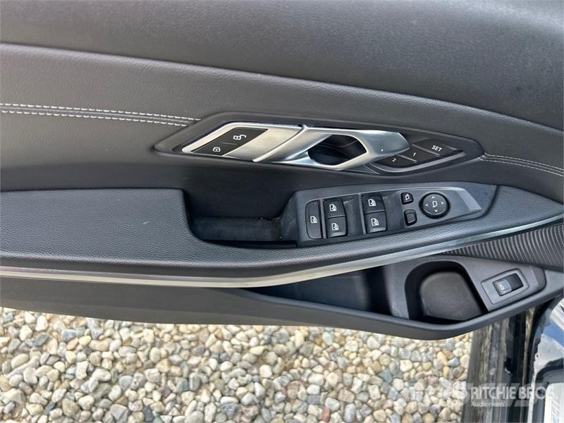 BMW 330i AWD Automobile Cars