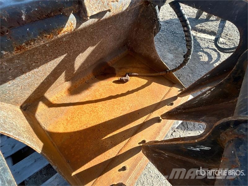 Bobcat 36 IND GRAPPLE 36 in General Purpose Skid Steer Gr خطاطيف