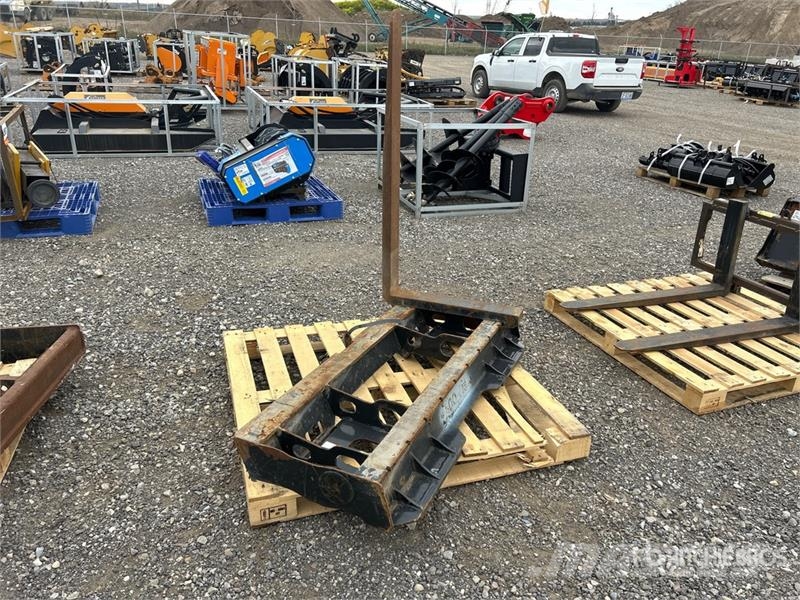 Bobcat 47 in Skid Steer Forks Fourche