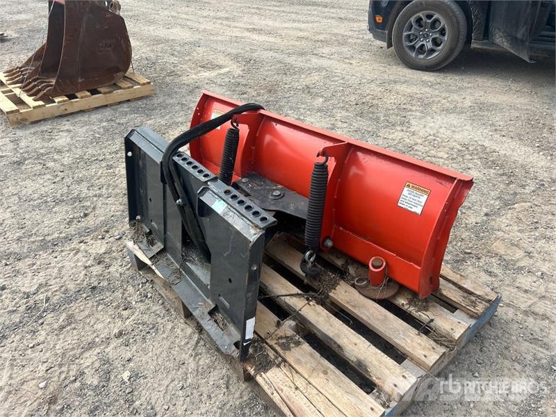 Bobcat 53 in Skid Steer Snow Blade Hóeltakarítók