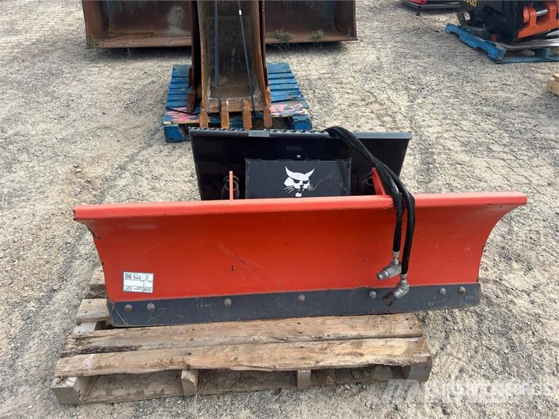 Bobcat 53 in Skid Steer Snow Blade Hóeltakarítók