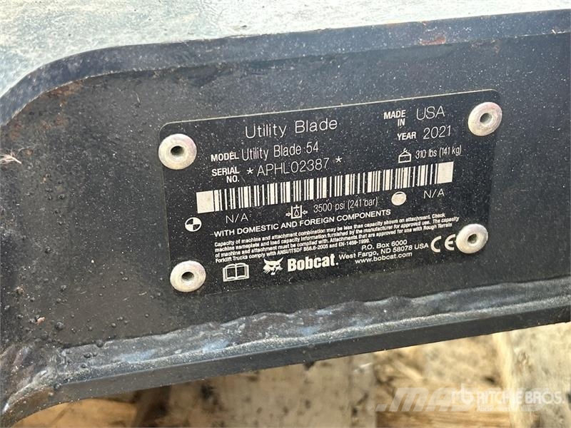 Bobcat 53 in Skid Steer Snow Blade Hóeltakarítók