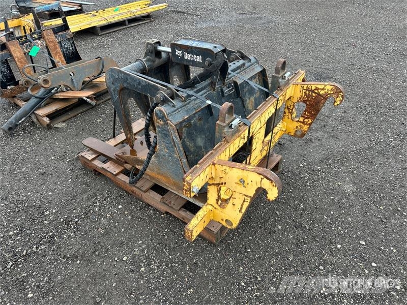 Bobcat 7135737 36 in Skid Steer Grapple Bucket Grabeži