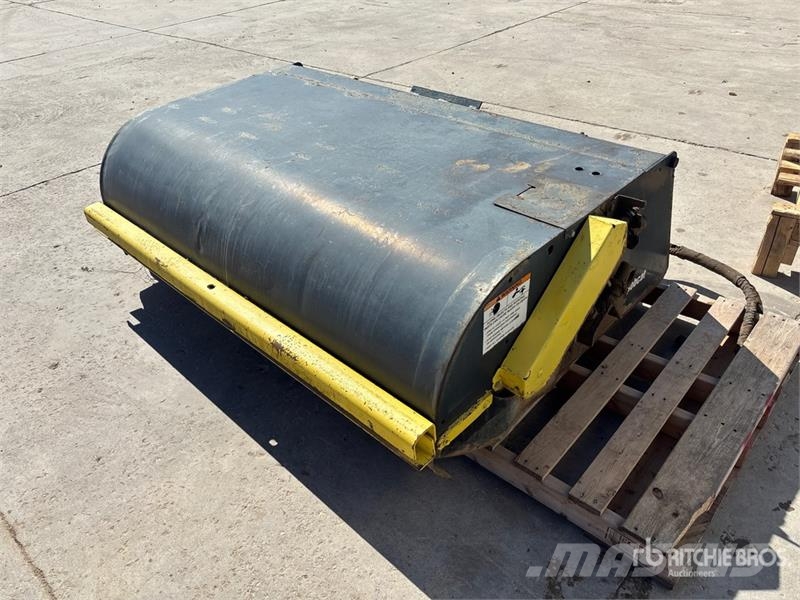 Bobcat 72 Sweeper 72 in Skid Steer Sweeper فرش