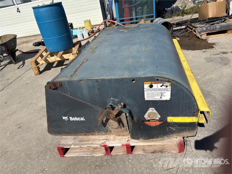 Bobcat 72 Sweeper 72 in Skid Steer Sweeper فرش