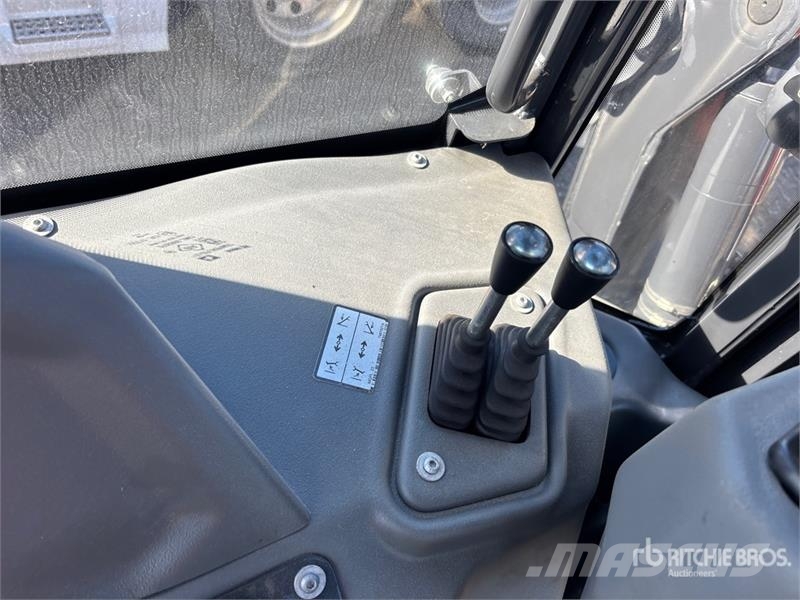 Bobcat B760 バックホーローダー