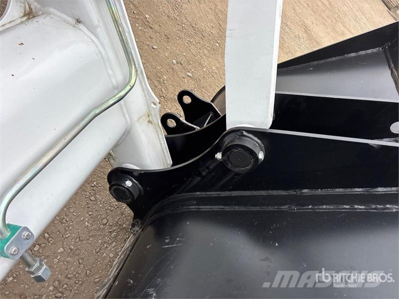 Bobcat B760 لوادر ذات جرافات عكسية