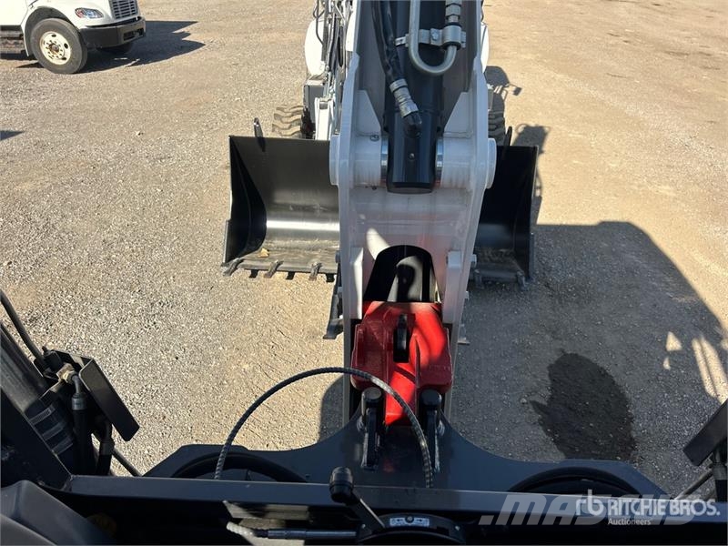 Bobcat B760 Tractopelle