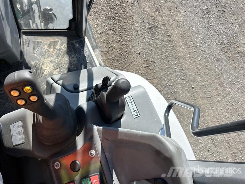 Bobcat B760 Tractopelle
