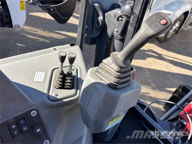 Bobcat B760 バックホーローダー